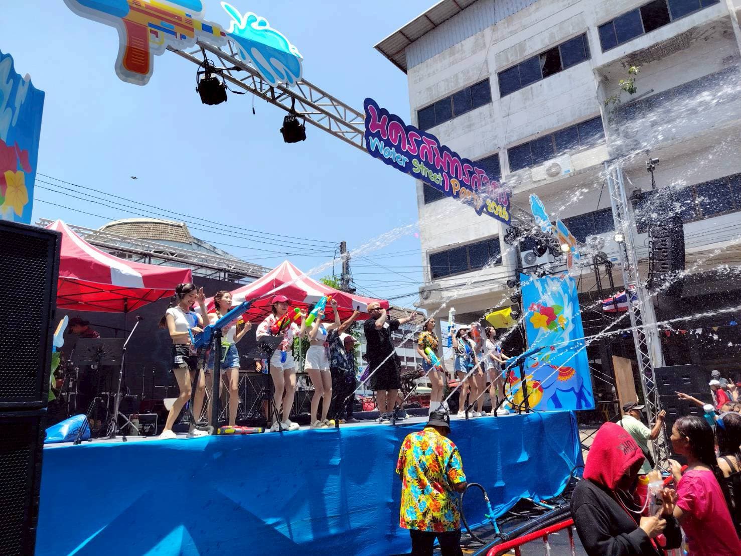 เวทีคอนเสิร์ตงานสงกรานต์ ระบบเสียงไลน์อาเรย์ Water Street Party สมุทรสาคร